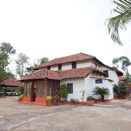 Napoklu Sardar Bahadur'S Heritage Bungalow Estate Stay المظهر الخارجي الصورة