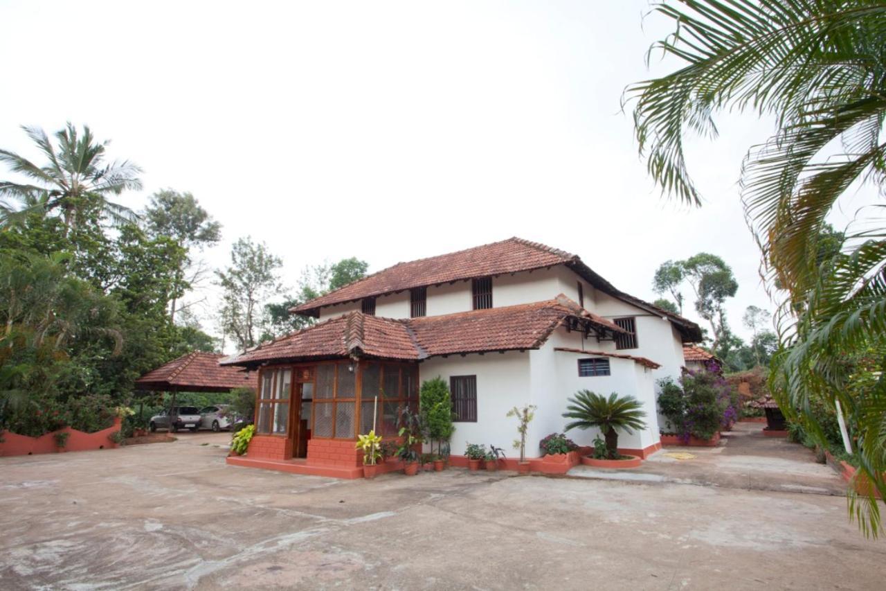 Napoklu Sardar Bahadur'S Heritage Bungalow Estate Stay المظهر الخارجي الصورة