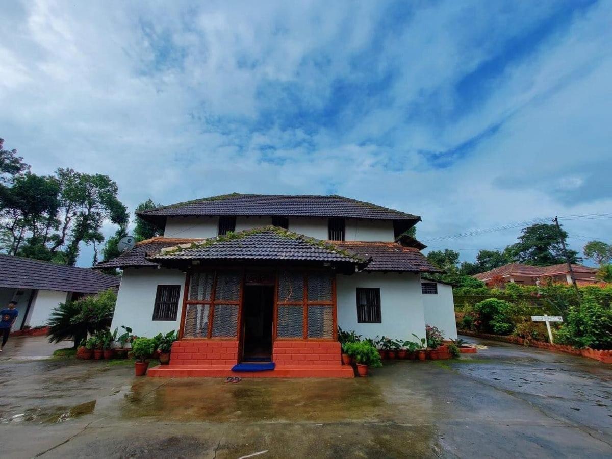 Napoklu Sardar Bahadur'S Heritage Bungalow Estate Stay المظهر الخارجي الصورة